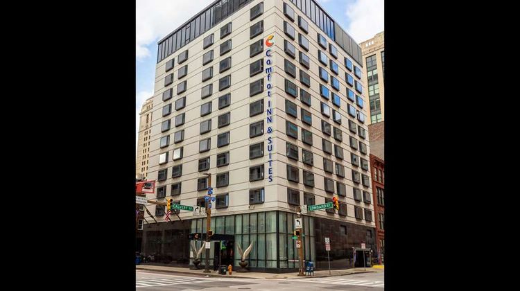 Comfort Inn and Suites Baltimore Exterior