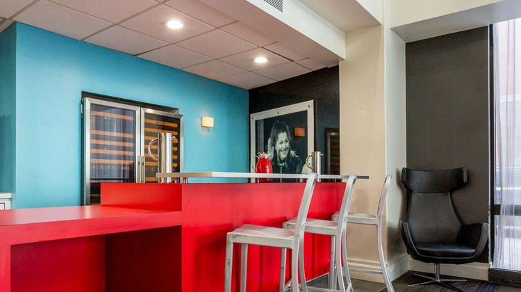 Comfort Inn and Suites Baltimore Lobby