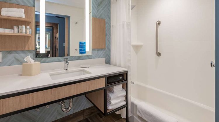 Hilton Garden Inn Boston Canton Room