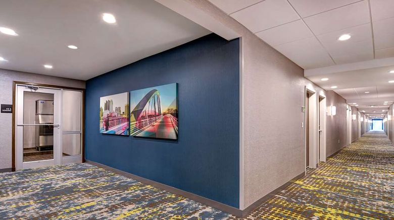 <b>Hampton Inn & Suites Canal Winchester Lobby</b>. Images powered by <a href="https://iceportal.shijigroup.com/" title="IcePortal" target="_blank">IcePortal</a>.