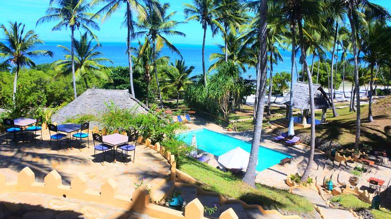 <b>Kinasi Lodge Pool</b>. Images powered by <a href="https://iceportal.shijigroup.com/" title="IcePortal" target="_blank">IcePortal</a>.