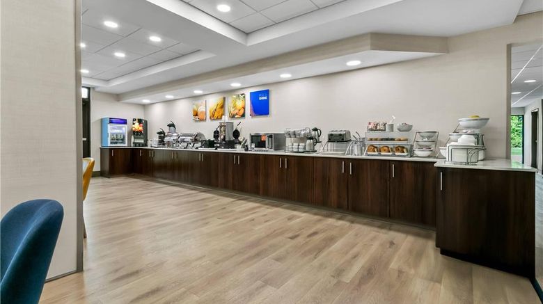 <b>Comfort Inn & Suites Restaurant</b>. Images powered by <a href="https://iceportal.shijigroup.com/" title="IcePortal" target="_blank">IcePortal</a>.