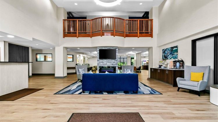 Comfort Inn & Suites Lobby