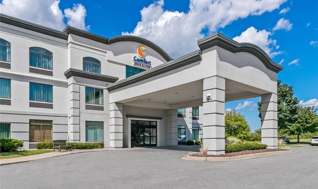 Comfort Inn & Suites Exterior