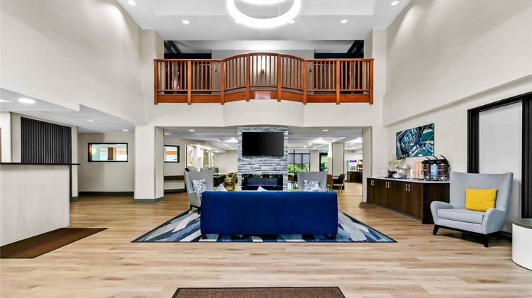 Comfort Inn & Suites Lobby