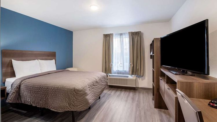 WoodSpring Suites Detroit Madison Height Room