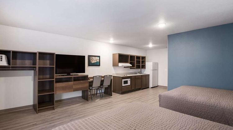 WoodSpring Suites Detroit Madison Height Room