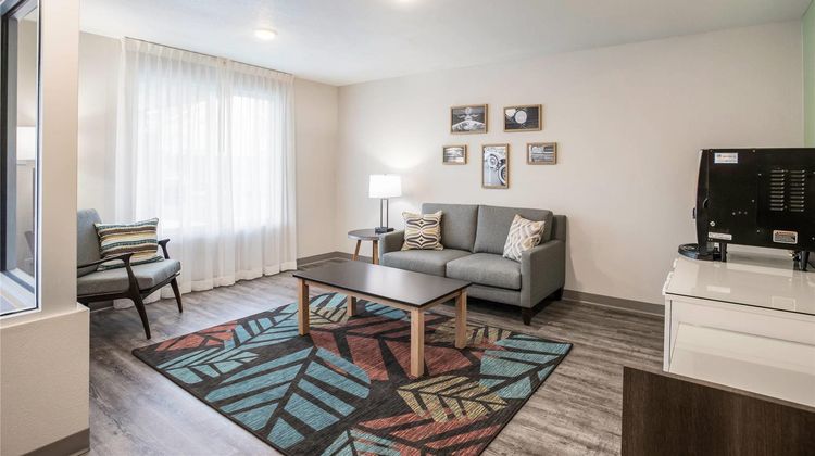 WoodSpring Suites Detroit Madison Height Lobby
