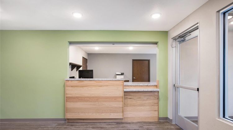 WoodSpring Suites Detroit Madison Height Lobby