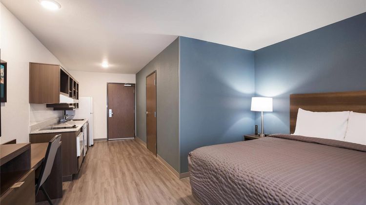 WoodSpring Suites Detroit Madison Height Room