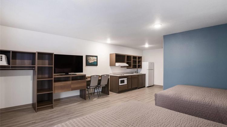 WoodSpring Suites Detroit Madison Height Room