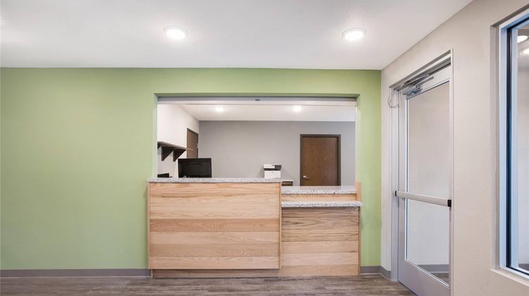 WoodSpring Suites Detroit Madison Height Lobby