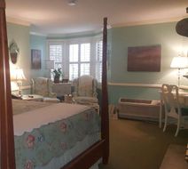 Apple Farm Inn Room