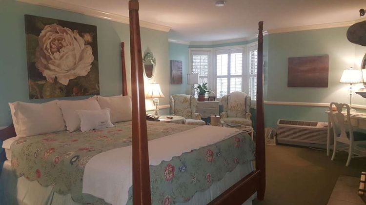 Apple Farm Inn Room
