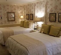 Apple Farm Inn Room
