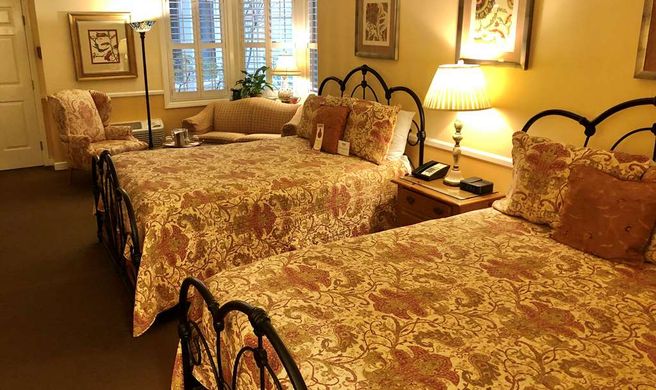 Apple Farm Inn Room