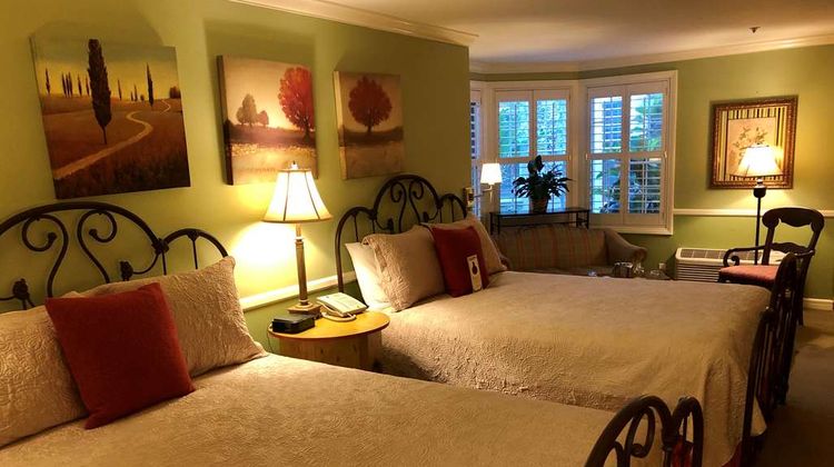 Apple Farm Inn Room