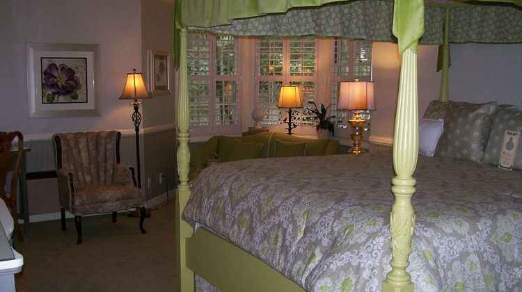 Apple Farm Inn Room