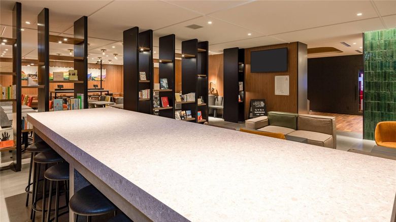 <b>Comfort Hotel Kyoto Horikawagojo Lobby</b>. Images powered by <a href="https://iceportal.shijigroup.com/" title="IcePortal" target="_blank">IcePortal</a>.