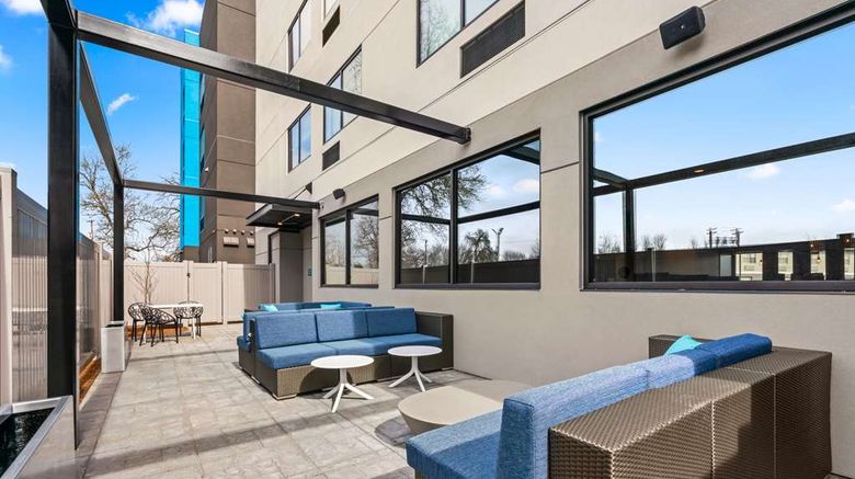 <b>Tru by Hilton Portland Airport Exterior</b>. Images powered by <a href="https://iceportal.shijigroup.com/" title="IcePortal" target="_blank">IcePortal</a>.