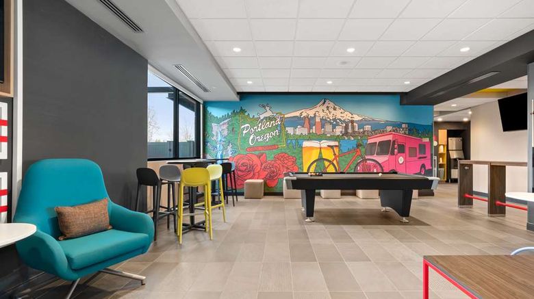 <b>Tru by Hilton Portland Airport Lobby</b>. Images powered by <a href="https://iceportal.shijigroup.com/" title="IcePortal" target="_blank">IcePortal</a>.