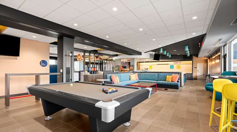 <b>Tru by Hilton Portland Airport Lobby</b>. Images powered by <a href="https://iceportal.shijigroup.com/" title="IcePortal" target="_blank">IcePortal</a>.