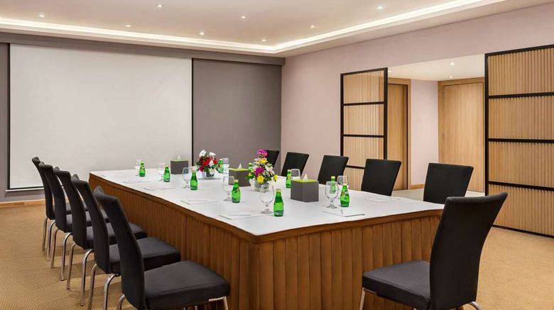 <b>La Quinta by Wyndham Dubai Jumeirah Meeting</b>. Images powered by <a href="https://iceportal.shijigroup.com/" title="IcePortal" target="_blank">IcePortal</a>.