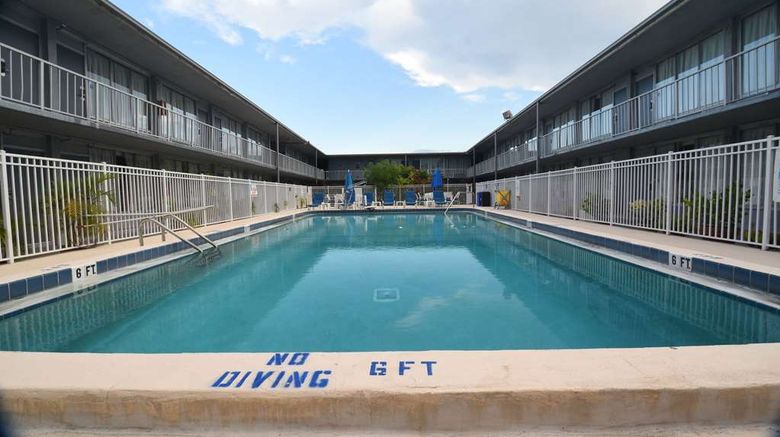 <b>Days Inn by Wyndham Stuart Pool</b>. Images powered by <a href="https://iceportal.shijigroup.com/" title="IcePortal" target="_blank">IcePortal</a>.
