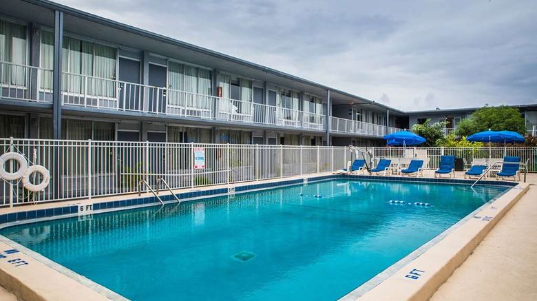 <b>Days Inn by Wyndham Stuart Pool</b>. Images powered by <a href="https://iceportal.shijigroup.com/" title="IcePortal" target="_blank">IcePortal</a>.