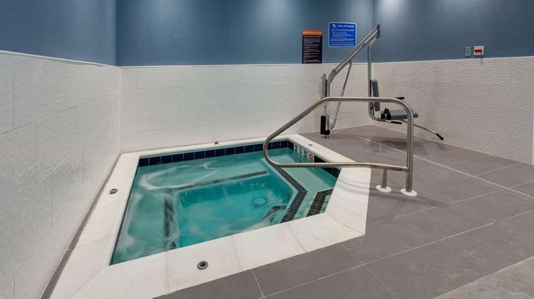 <b>La Quinta Inn & Suites by Wyndham Pool</b>. Images powered by <a href="https://iceportal.shijigroup.com/" title="IcePortal" target="_blank">IcePortal</a>.