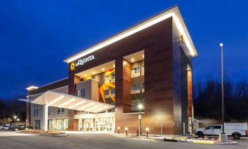La Quinta Inn & Suites by Wyndham