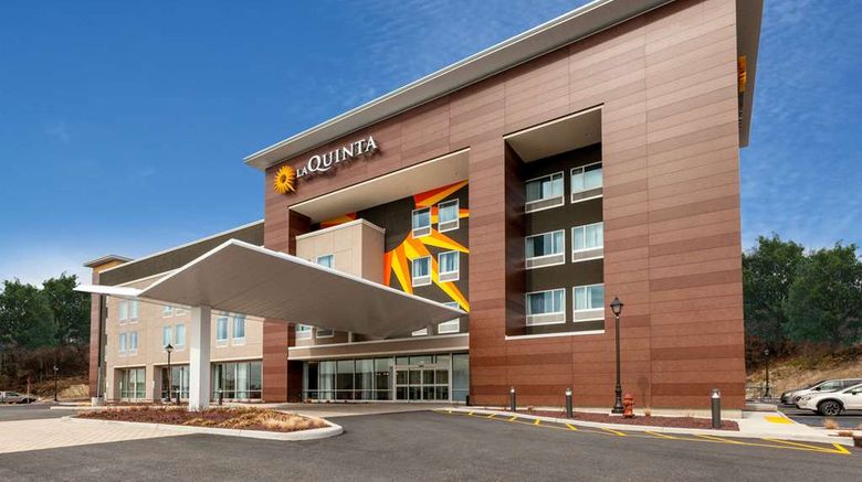 <b>La Quinta Inn & Suites by Wyndham Exterior</b>. Images powered by <a href="https://iceportal.shijigroup.com/" title="IcePortal" target="_blank">IcePortal</a>.