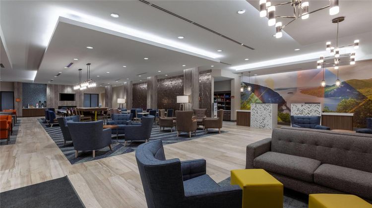 La Quinta Inn & Suites by Wyndham Lobby