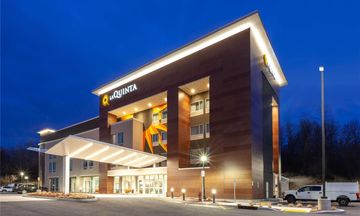 La Quinta Inn & Suites by Wyndham
