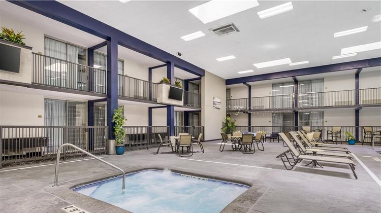 Best Western Fairmont Pool