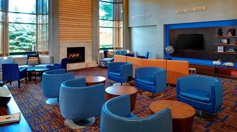 <b>Best Western Plus Elgin - Chicago Lobby</b>. Images powered by <a href="https://iceportal.shijigroup.com/" title="IcePortal" target="_blank">IcePortal</a>.