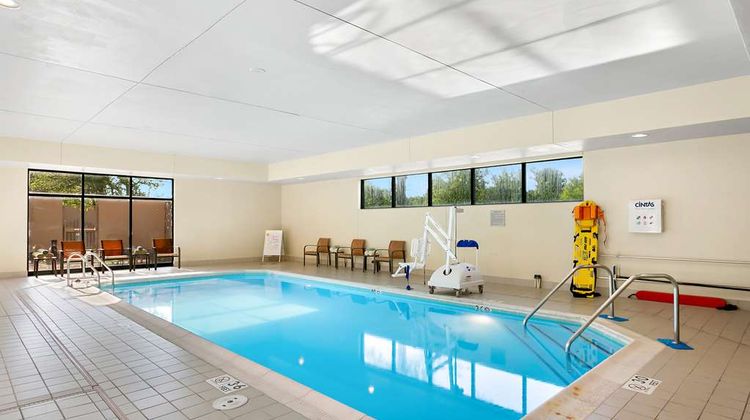 Sonesta Select Greenbelt College Park Pool
