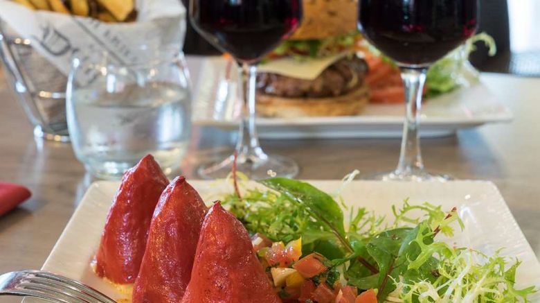 <b>Sure Hotel by Best Western Biarritz Apt Restaurant</b>. Images powered by <a href="https://iceportal.shijigroup.com/" title="IcePortal" target="_blank">IcePortal</a>.