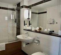 Sure Hotel by Best Western Biarritz Apt Room