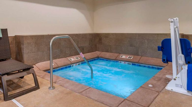 <b>Comfort Inn & Suites Mankato Pool</b>. Images powered by <a href="https://iceportal.shijigroup.com/" title="IcePortal" target="_blank">IcePortal</a>.