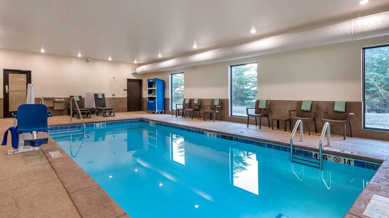<b>Comfort Inn & Suites Mankato Pool</b>. Images powered by <a href="https://iceportal.shijigroup.com/" title="IcePortal" target="_blank">IcePortal</a>.