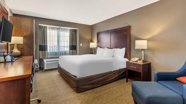 Comfort Inn and Suites Aztec Room