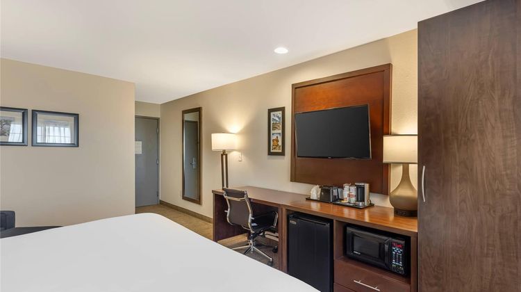 Comfort Inn and Suites Aztec Room