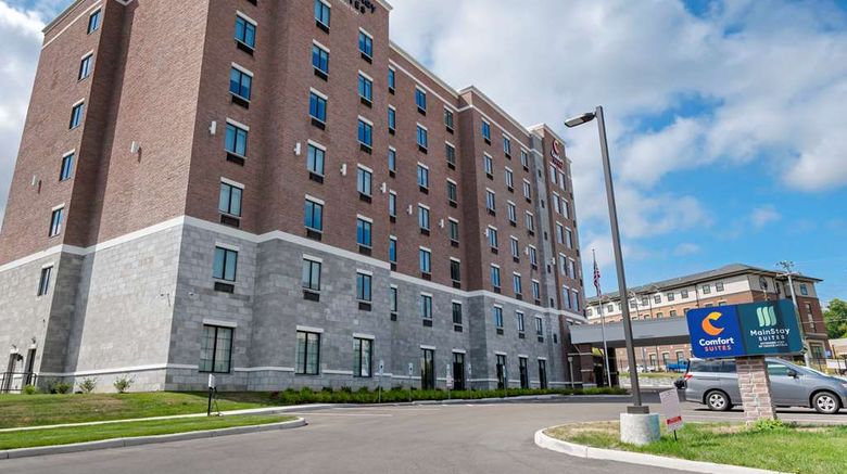 <b>Comfort Suites Cincinnati Exterior</b>. Images powered by <a href="https://iceportal.shijigroup.com/" title="IcePortal" target="_blank">IcePortal</a>.