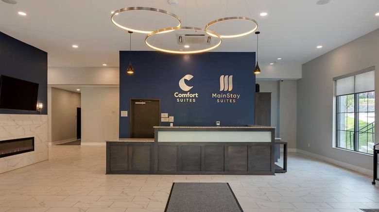 <b>Comfort Suites Cincinnati Lobby</b>. Images powered by <a href="https://iceportal.shijigroup.com/" title="IcePortal" target="_blank">IcePortal</a>.