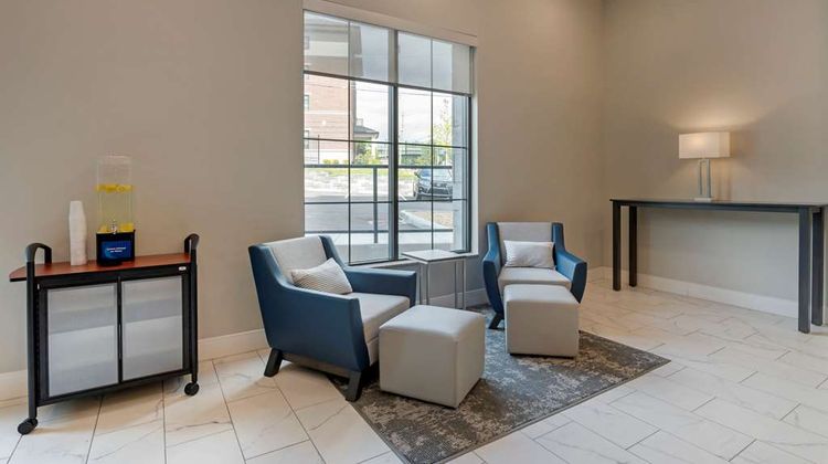 Comfort Suites Cincinnati Lobby