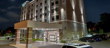 Comfort Suites Cincinnati Exterior