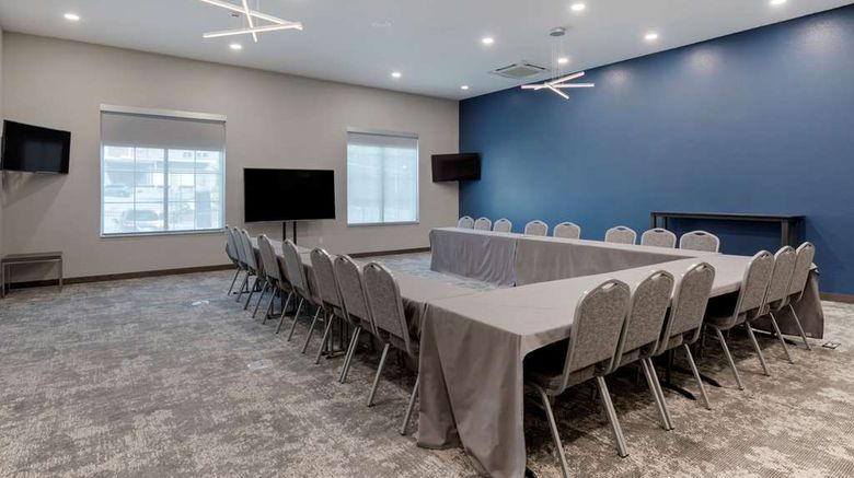 <b>Comfort Suites Cincinnati Meeting</b>. Images powered by <a href="https://iceportal.shijigroup.com/" title="IcePortal" target="_blank">IcePortal</a>.