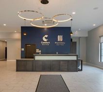 MainStay Suites University Uptown Lobby