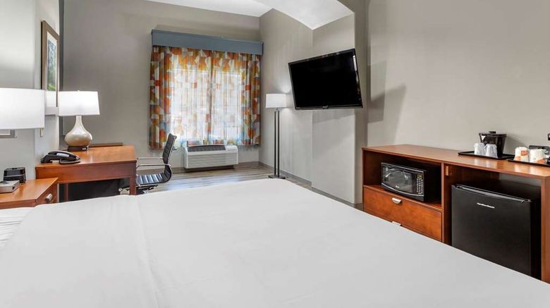 <b>Comfort Inn & Suites Cleveland, TX Suite</b>. Images powered by <a href="https://iceportal.shijigroup.com/" title="IcePortal" target="_blank">IcePortal</a>.